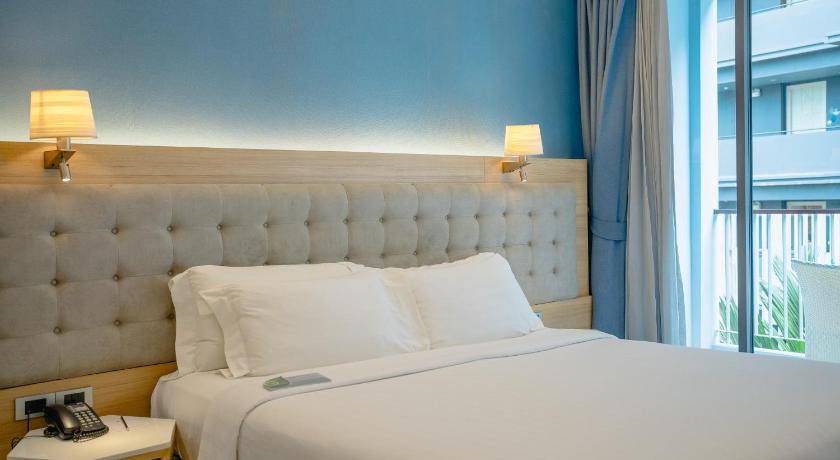 Image of Superior Room with Balcony 1