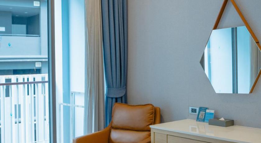 Image of Superior Room with Balcony 6