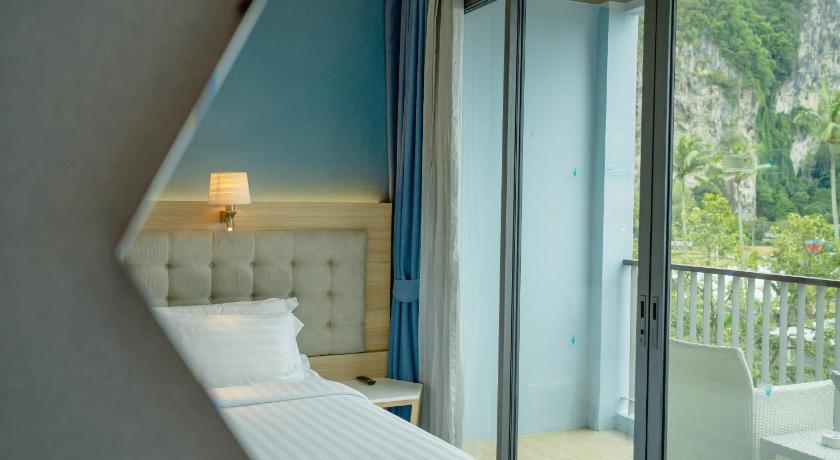 Image of Deluxe Balcony 5