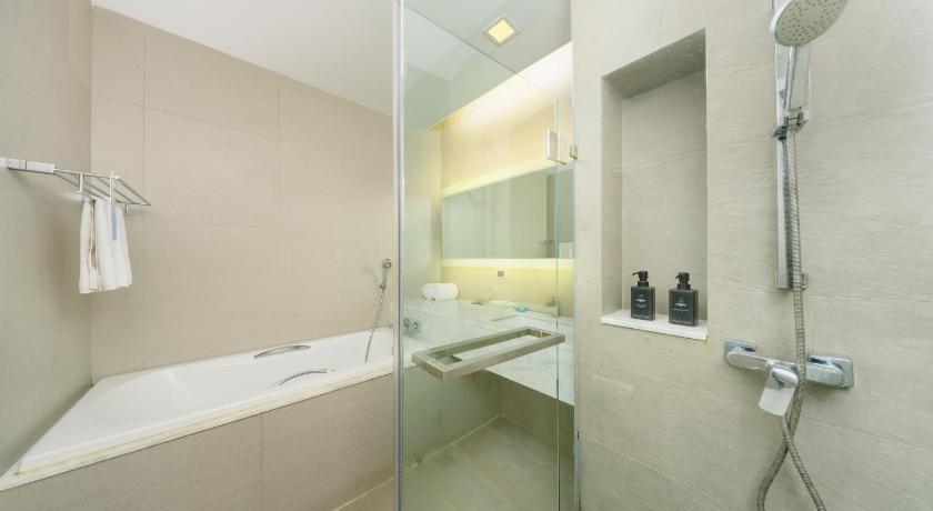 Image of Deluxe Pool View 10