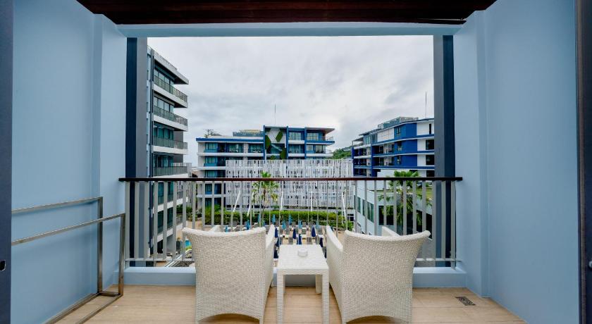 Image of Deluxe Pool View 8
