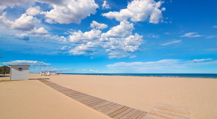 Exclusivo apartamento con piscina privada junto a la playa photo