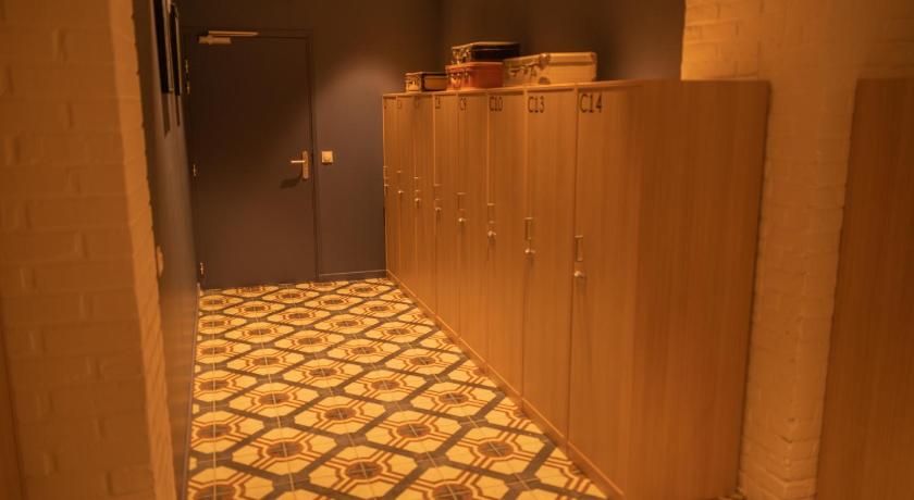 Image of bed in 18-bed mixed dormitory room 11