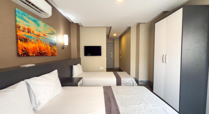 BONE APART HOTEL - image 4