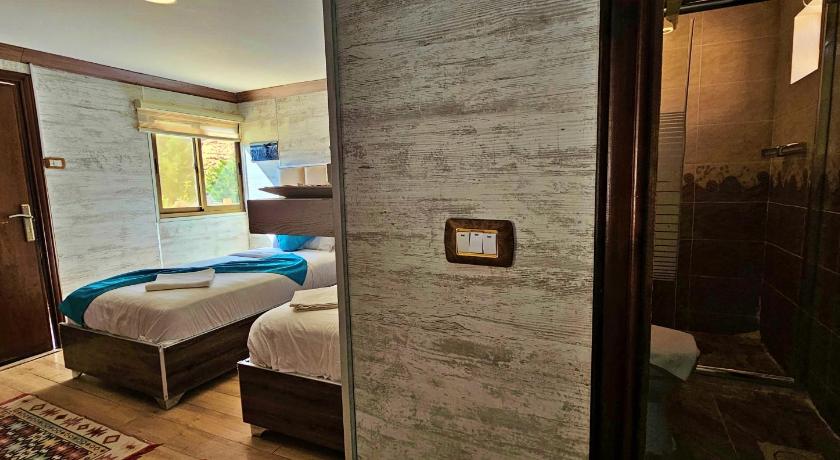 Imagem de Deluxe Quadruple Cabin 7
