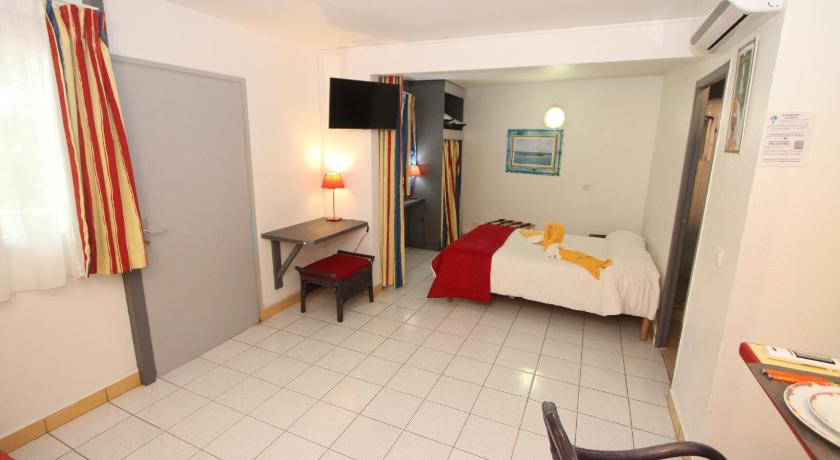Image of Studio (4 Adults) 6