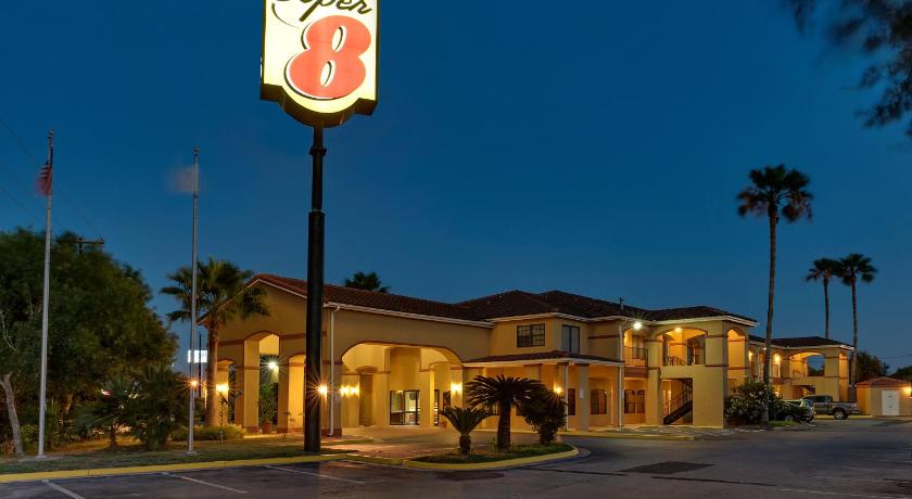 Super 8 By Wyndham Weslaco