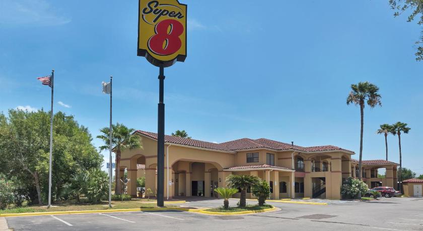 Super 8 By Wyndham Weslaco