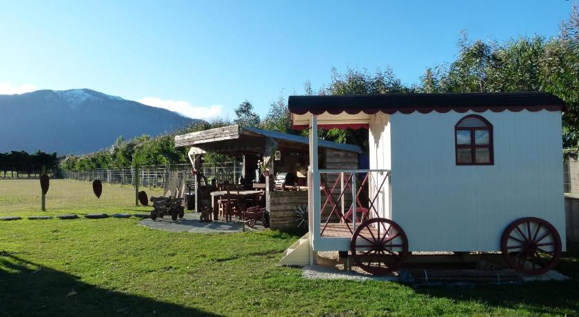 Image of Colonial Wagon 8