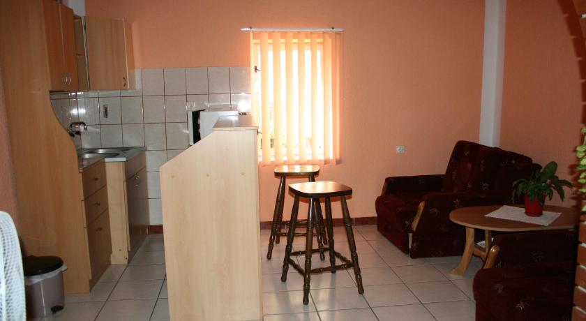 Sobe Rooms Szobak Zimmer KIS photo