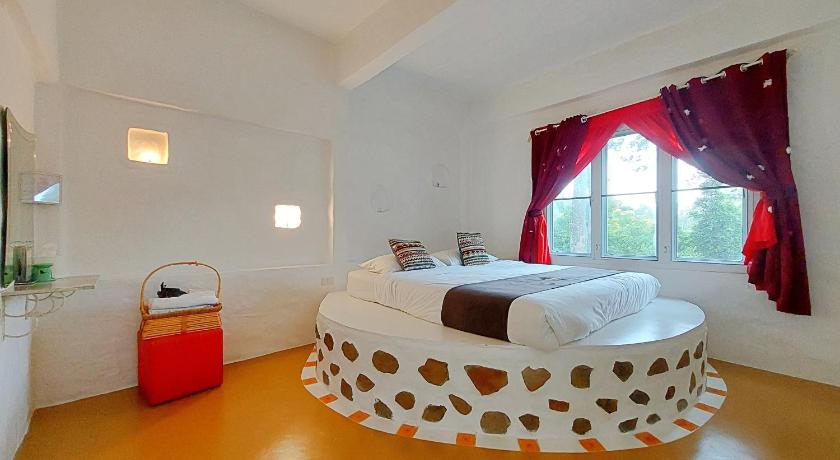 Image of Family Room with Garden View 0