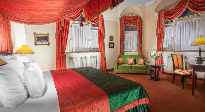 Image of Art Nouveau King Suite 3