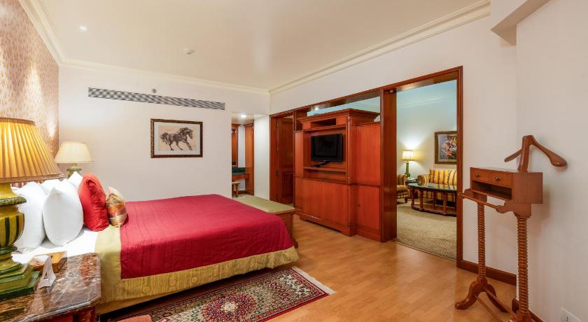 Image of Orchid Suite with Separate Living Room, Two Way Airport Transfers, Happy Hours 0