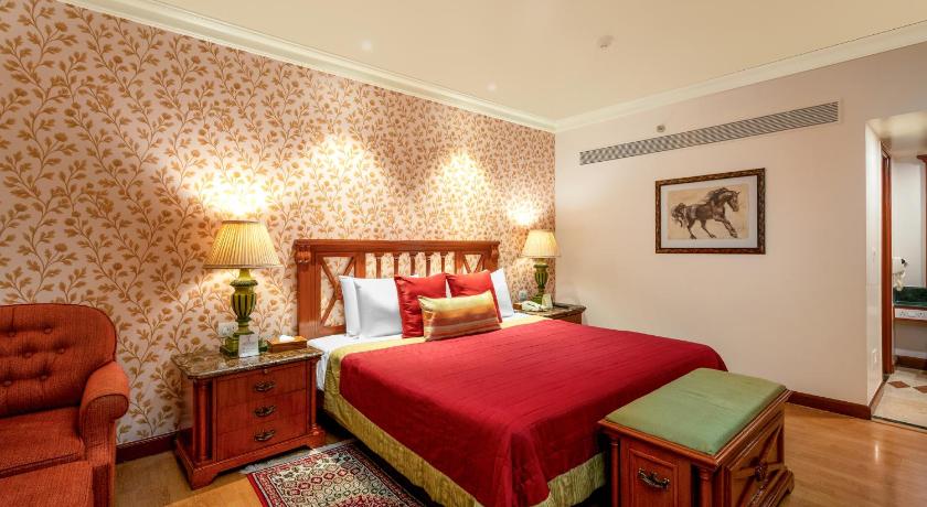 Image of Orchid Suite with Separate Living Room, Two Way Airport Transfers, Happy Hours 4