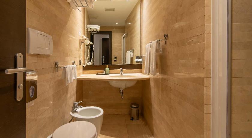 Háromszemélyes standard szoba (Standard Triple Room) fotója 10
