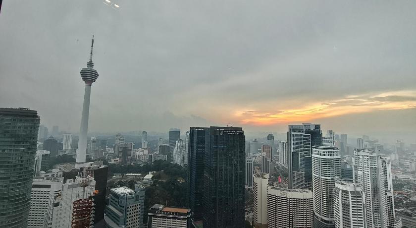 Sky Suites KLCC Apartment by Family Room Stay - image 10