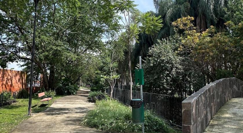 サポパン Depa nuevo cerca del Akron, ITESO, Periferico Sur 4つ星 シングルルーム レストラン