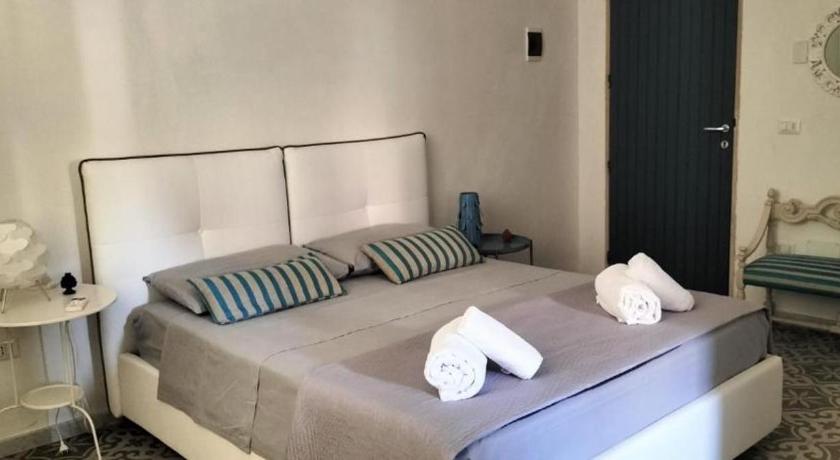 ポルト・エンペードクレ Casa Sanfilippo 3つ星 ゲストハウス 外観