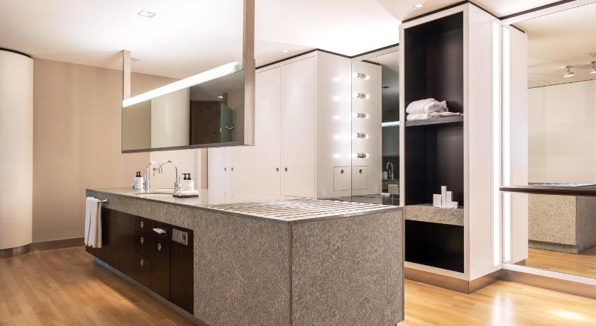 Image of Signature Suite 8