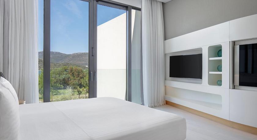 King Deluxe Room W/ Terrace-Partial Sea View (king deluxe room w/ terrace-partial sea view) Görseli 1