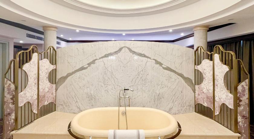 Image of The Casablanca Suite, Non-Smoking 9