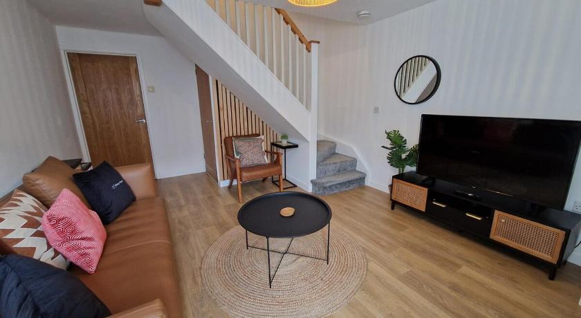 Chic 2 Bedroom Close to Town with Free Parking