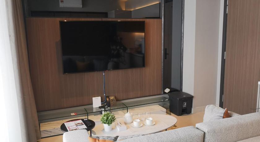 Image of One Bed Room with Bathtub 14
