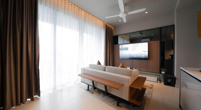 Image of One Bed Room with Bathtub 6