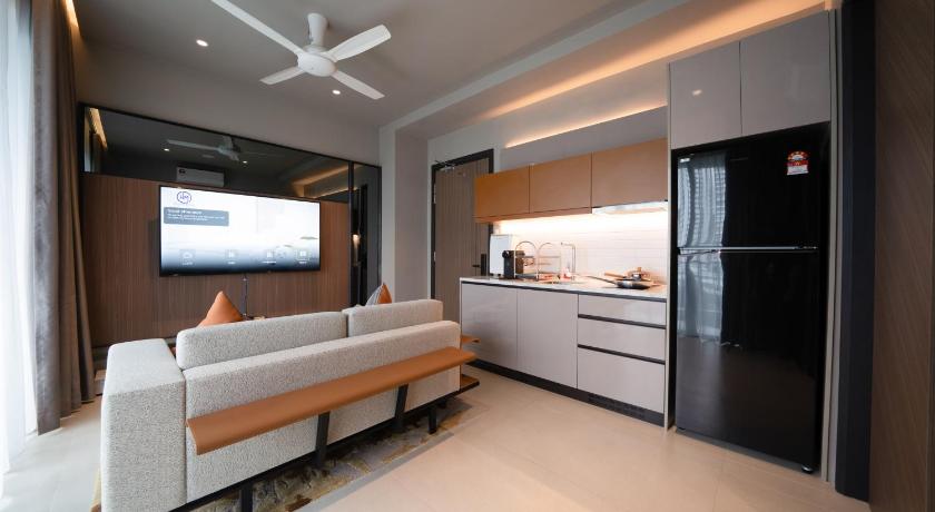 Image of One Bed Room with Bathtub 5