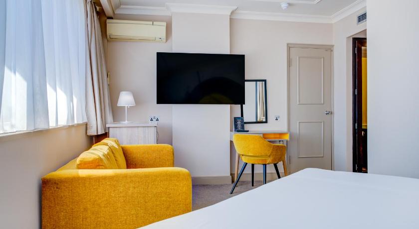 Image of Superior Family Room 12