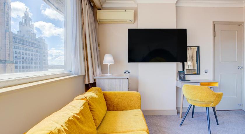 Image of Superior Family Room 11