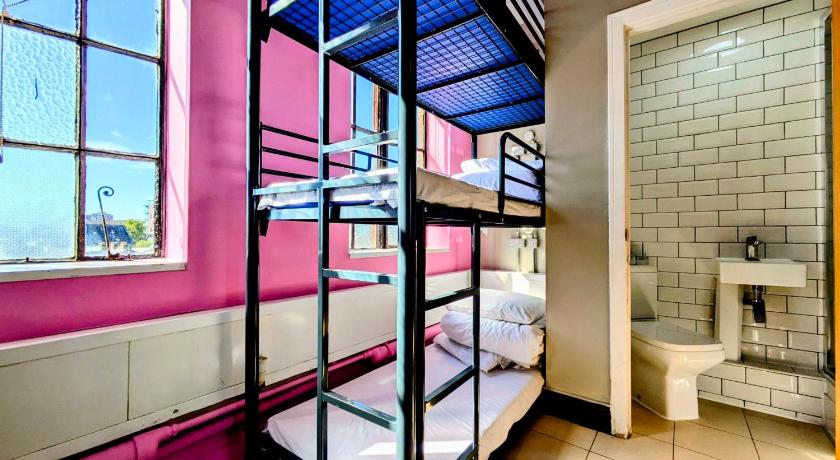 Bed in 4 Female Room with Private Bathroom fotója 1