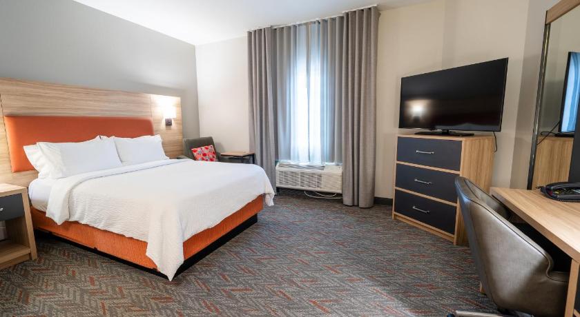 Image of 1 Queen Bed Studio Suite 4