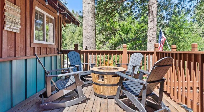 오크허스트 Sugar Pine cabin in the woods King bed Fire pit 4성급 숙소 스위트룸