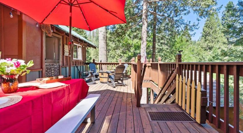오크허스트 Sugar Pine cabin in the woods King bed Fire pit 4성급 숙소 수영장