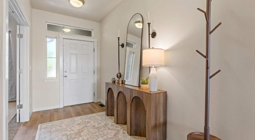 냄파 (ID) 4BR Retreat With Hot Tub Greenbelt Pond Sleeps 12 4성급 숙소 객실