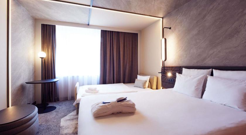 Image of Executive Room with 1 double bed and sofa 13