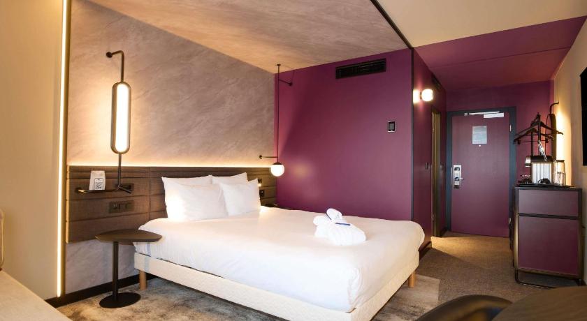 Image of Executive Room with 1 double bed and sofa 3