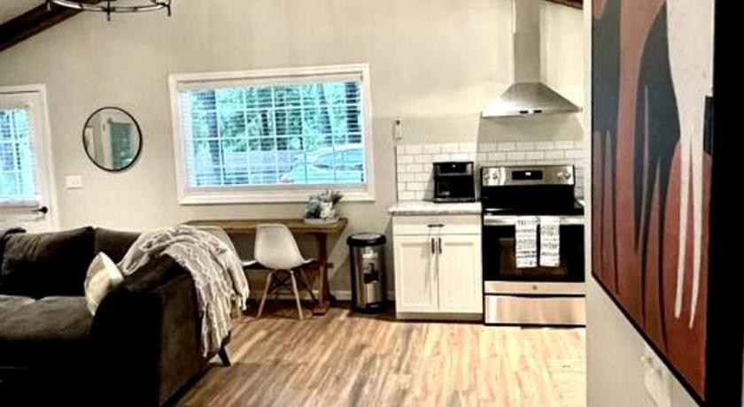 ブルースプリングス Outstanding Lakefront Cottage with Fire Pit in Cadiz, Kentucky 3つ星 宿泊施設 ロビー