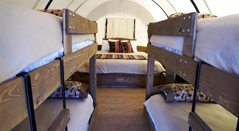오클라호마 시티 (OK) Cozy Conestoga Covered Wagon for 6 on Oklahoma Farm, for Memorable Glamping Vacations 2성급 숙소 스위트룸