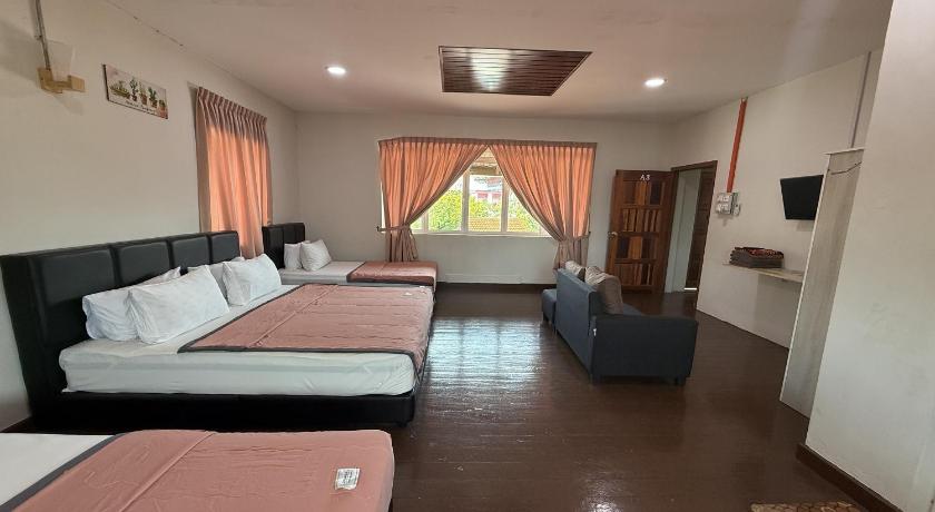 Image of Family Room 3 1