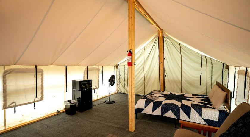 로건 (OH) Charming Tented Cabin Placed in a Selcuded Area in Logan, Ohio 2성급 숙소 스위트룸