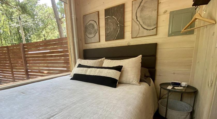 ワールド・ラン (AR) Majestic Nordic Tiny House with Private Deck, Grill and Fire Pit in Arkansas 3つ星 宿泊施設 スイート