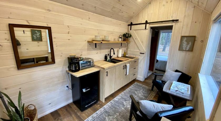 ワールド・ラン (AR) Majestic Nordic Tiny House with Private Deck, Grill and Fire Pit in Arkansas 3つ星 宿泊施設 施設