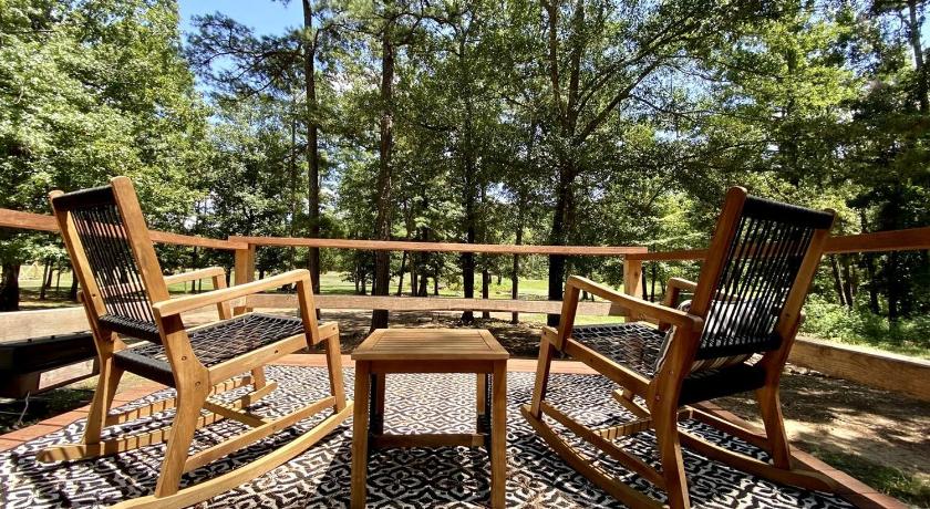 ワールド・ラン (AR) Majestic Nordic Tiny House with Private Deck, Grill and Fire Pit in Arkansas 3つ星 宿泊施設 プール