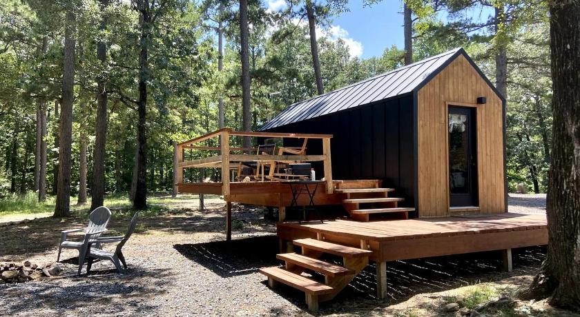 ワールド・ラン (AR) Majestic Nordic Tiny House with Private Deck, Grill and Fire Pit in Arkansas 3つ星 宿泊施設 外観