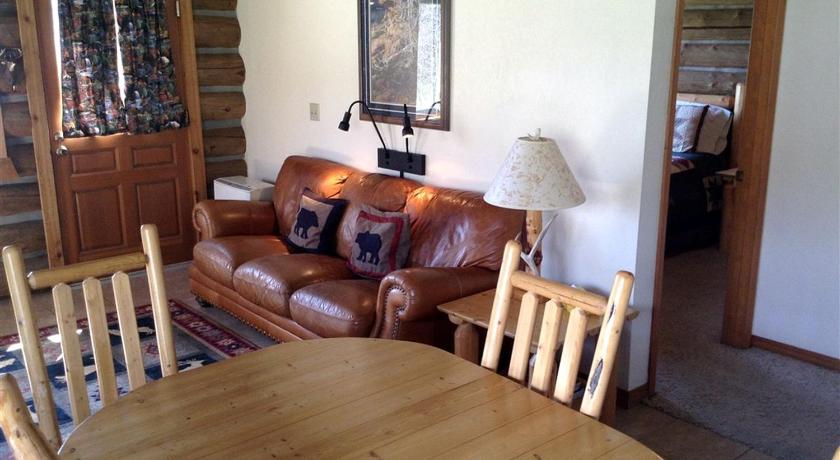 다비 (MT) Montana Mountain Glamping: Charming Log Cabin with a Private Hot Tub in Darby 3성급 숙소 외관