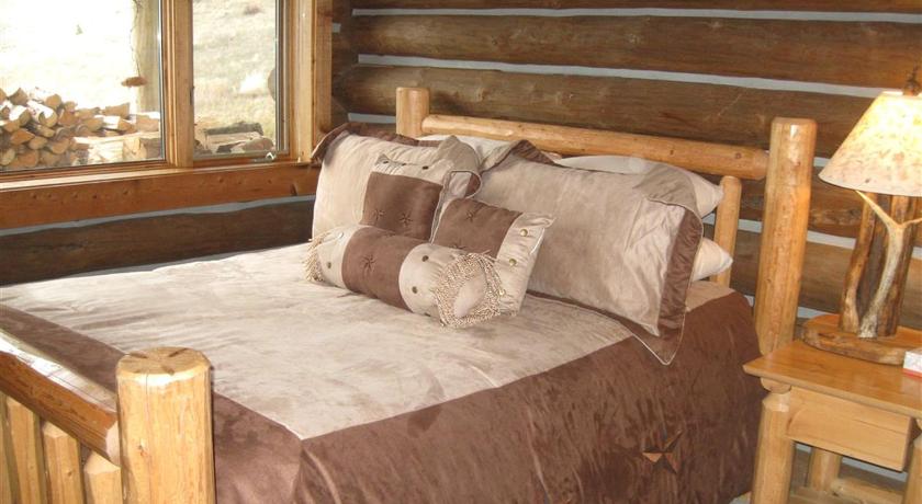 다비 (MT) Montana Mountain Glamping: Charming Log Cabin with a Private Hot Tub in Darby 3성급 숙소 외관