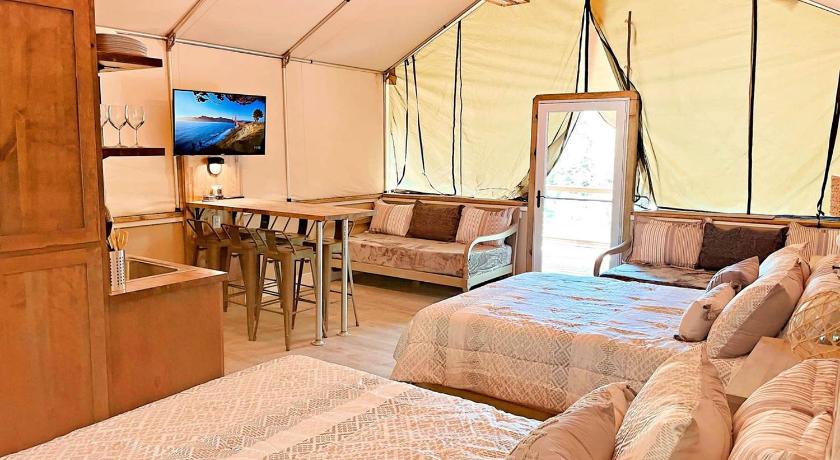 세인트 헤드윅 Aquatic Retreat: Waterfront Tented Cabin with Full Amenities for Water Lovers in Cibolo, TX 4성급 숙소 전망