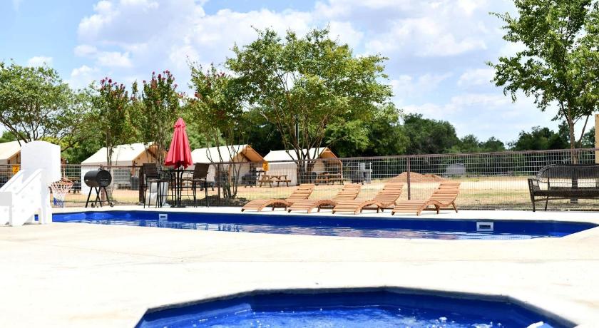 세인트 헤드윅 Aquatic Retreat: Waterfront Tented Cabin with Full Amenities for Water Lovers in Cibolo, TX 4성급 숙소 전망
